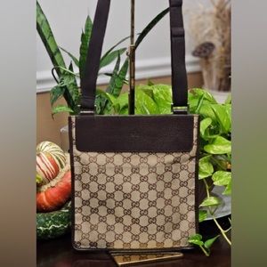GUCCI CROSSBODY BAG - pristine condition